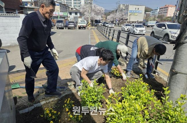 수원시 장안구 파장동 주민자치회, ‘주민 손길로 가꾼 손바닥정원’ 새단장
