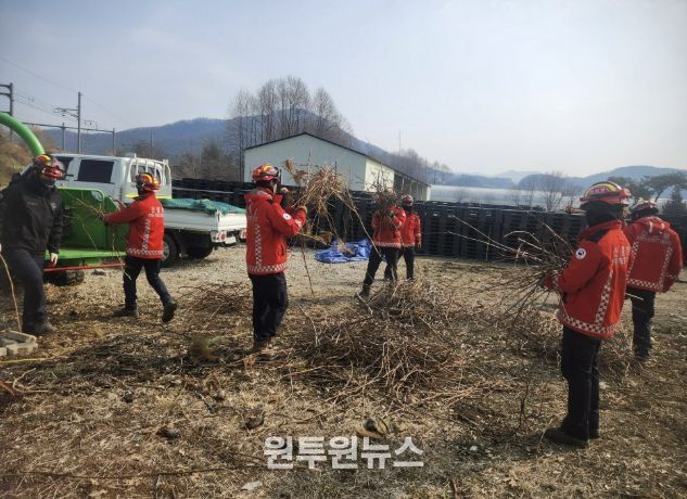 용문 양묘사업소에서 영농부산물 파쇄작업 진행