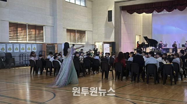 연천군, 초성초서 '찾아가는 스크린 콘서트' 성료...학생·교사 높은 호응