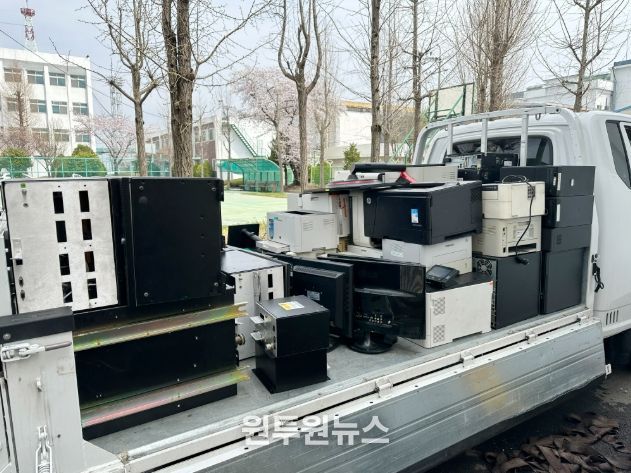 서해5도특별경비단이 기증하는 전산장비들