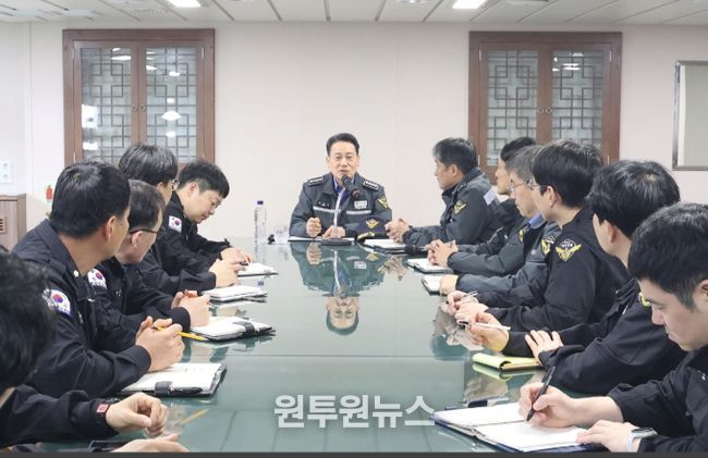 현장부서 지휘관들에게 공직기강 확립을 강조하고 있는백종수 서특단장