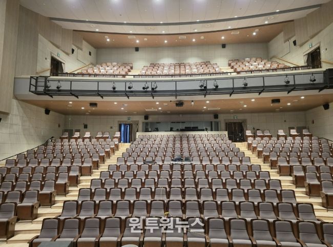 새 옷 입은 연천수레울아트홀, 김완선·선예 콘서트로 화려한 재개관 예고