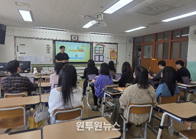 농서초 교원들이 13일 울산교육연구정보원이 주관한 '학교로 찾아가는 교원 에듀테크 연수'를 듣고있다.