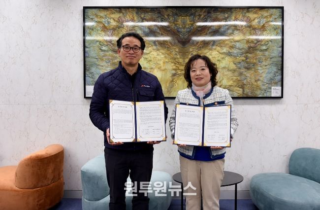 해운대구도시재생지원센터-팬스타 업무협약 기념촬영