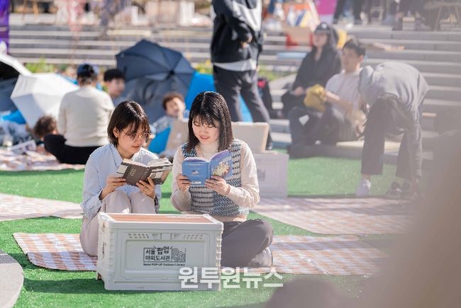 봄날 공원에서 즐기는 책과 휴식…‘책읽는 성북’ 야외도서관 19일까지