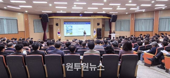 14일 전남교육청창의융합교육원 ‘학교폭력 대응 및 교육활동 보호를 위한 학교장 역량 강화 연수’가 진행되고 있다.