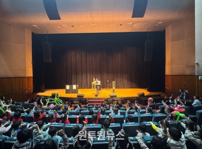 부안군, 유아 마술 공연 ‘마술 愛 풍선이 빠지다’ 개최