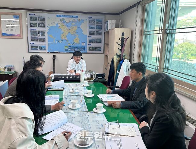 여수시가 지난 15일 2026년 숙박·음식업소 물가안정 전담팀(TF) 2차 회의를 열고 가격 안정과 건전한 요금 질서 확립 방안을 논의하고 있다.