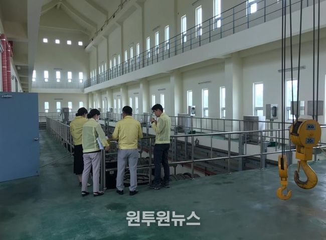 나주시가 오는 5월 14일까지 ‘여름철 사전 대비 기간’으로 정하고 재해 예방을 위한 사전 점검에 나선다. 사진은 배수펌프장 점검을 진행하고 있는 모습.
